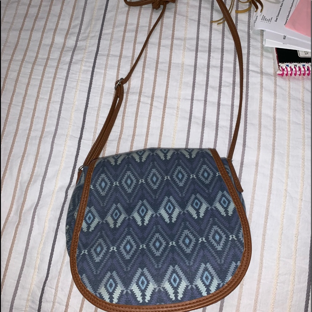 Crossbody bag with fringes